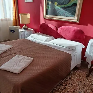 Princess Canal View Apartment Venedig